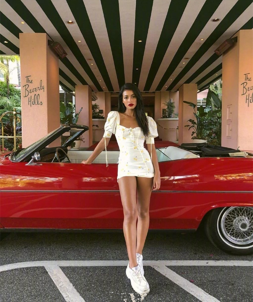 玛丽苏剧情女主！美到被比伯“人肉搜索”，保姆逆袭成ins女神