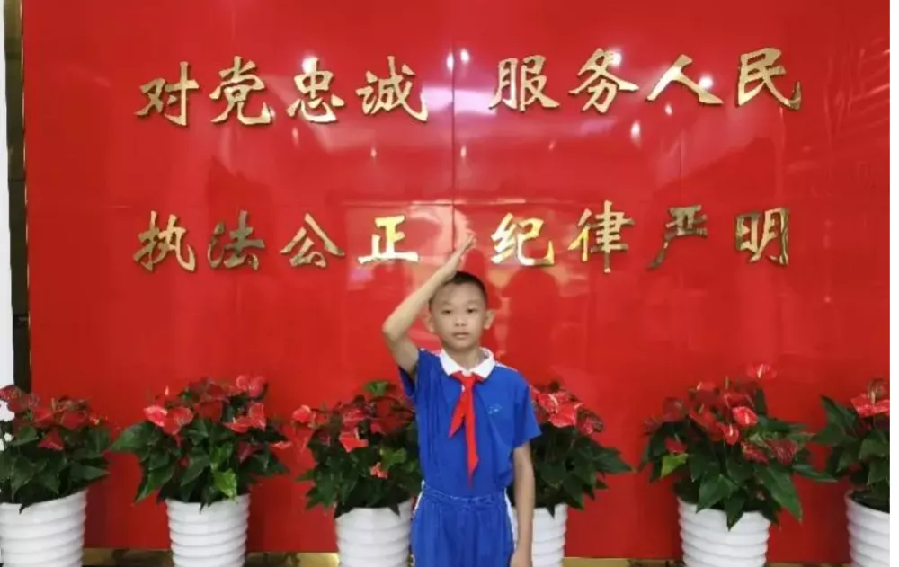 上学路上捡到50克黄金，深圳这名少年的举动亮了