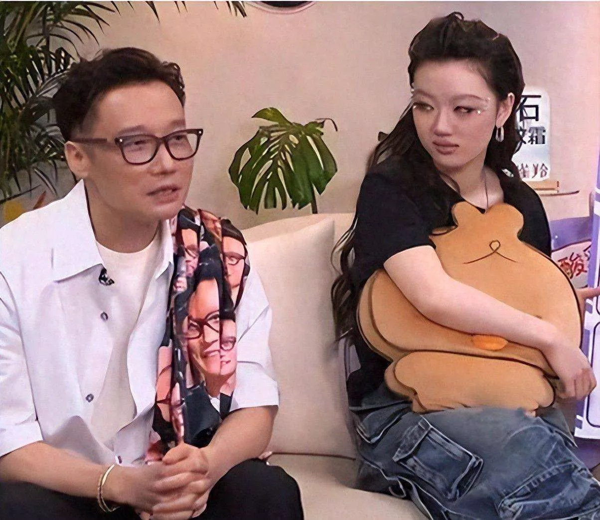 原来他是单依纯背后的男人，娱乐老总身家上亿