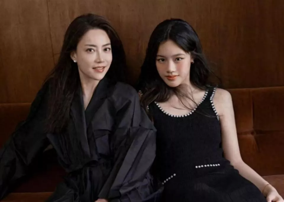 和富商分手后才发现怀孕 如今14岁女儿成她的骄傲