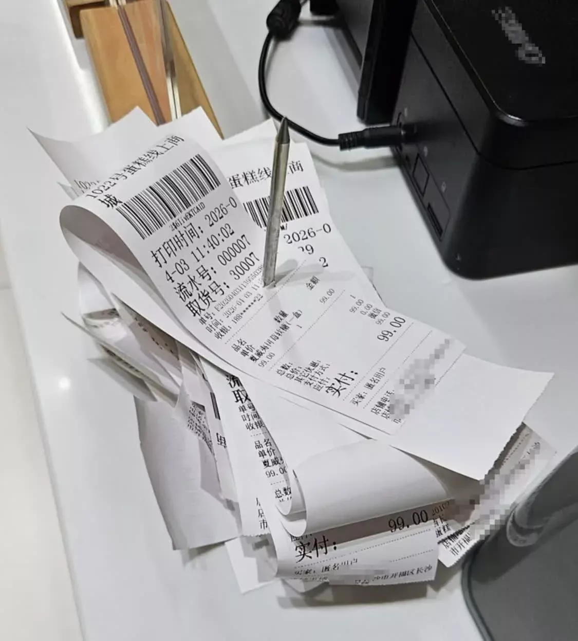 ▲店铺生意火爆，订单源源不断。