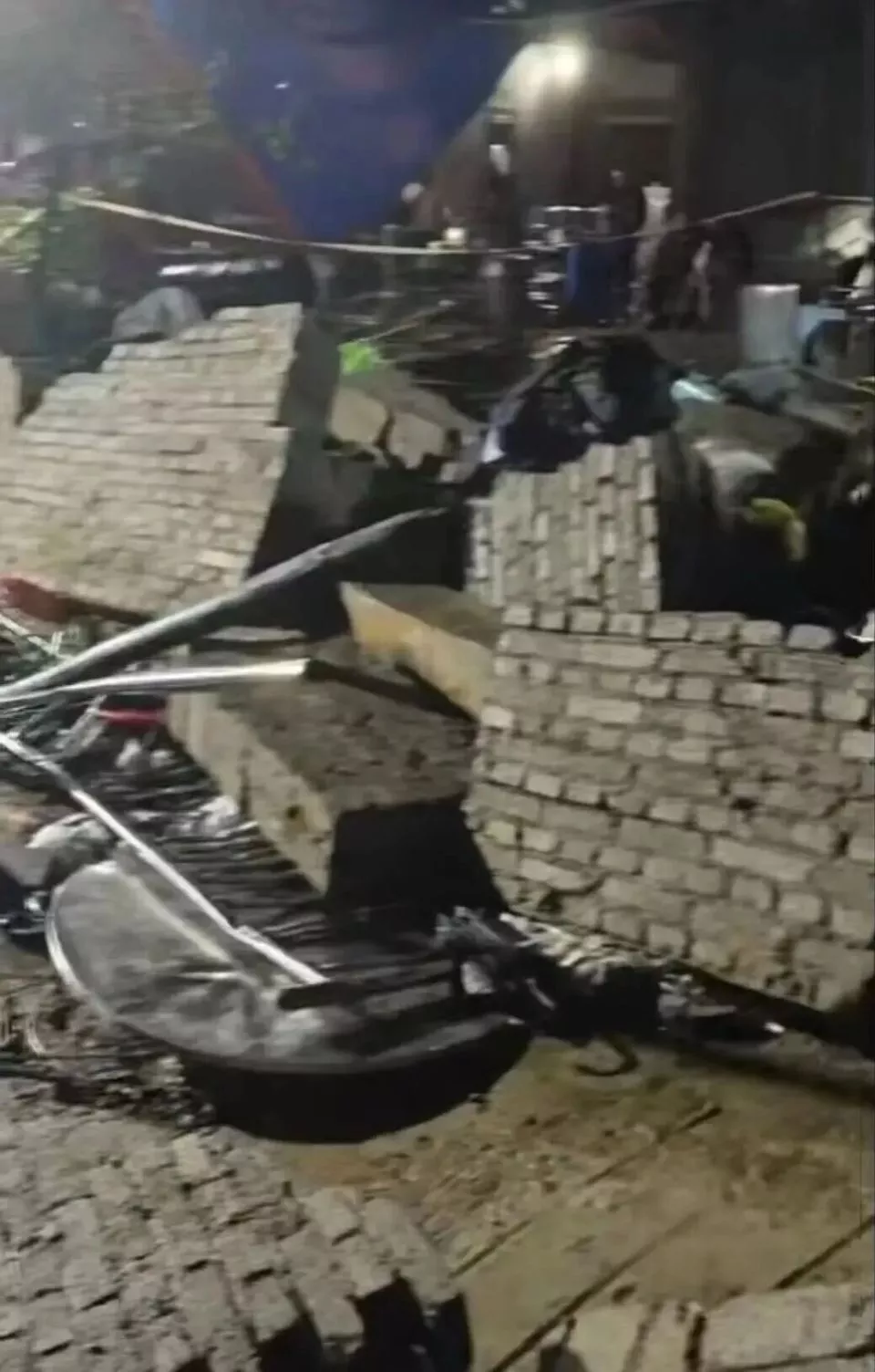 女子参加丧礼被砸死，遗体已停放半年多