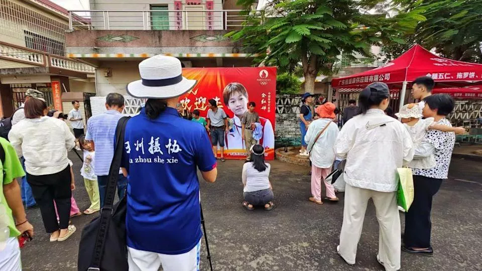 从全红婵哽咽到网暴和饭圈再现 “侵入式监控”难题待解