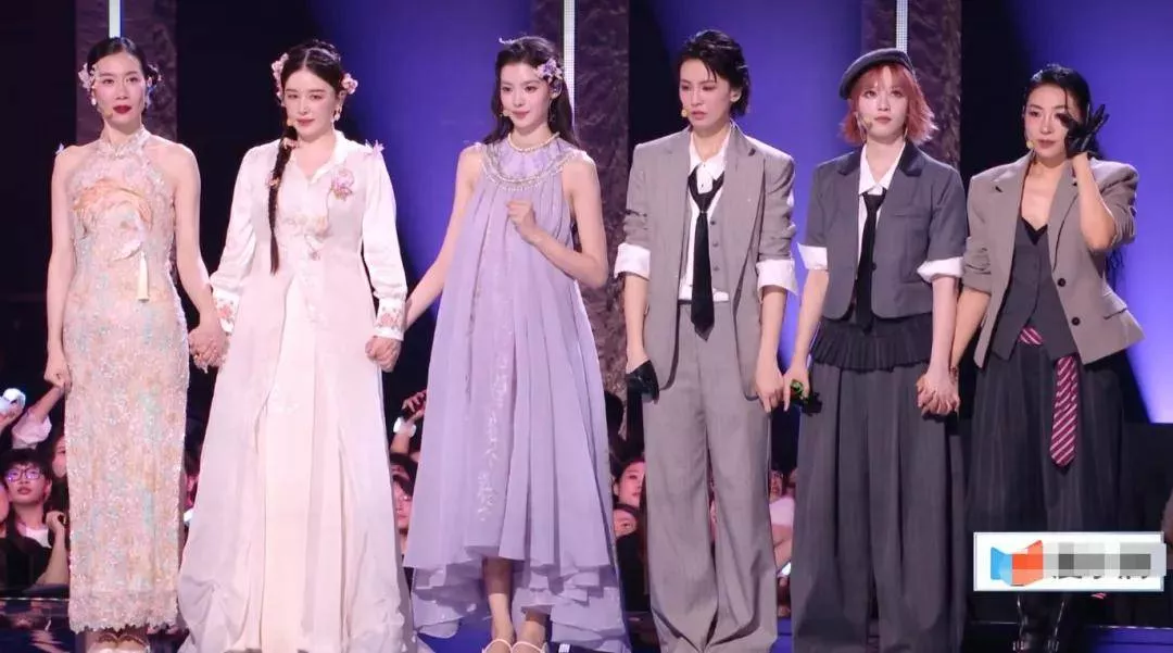 《乘风》直播假唱遭吐槽，口型对不上还玩文字游戏