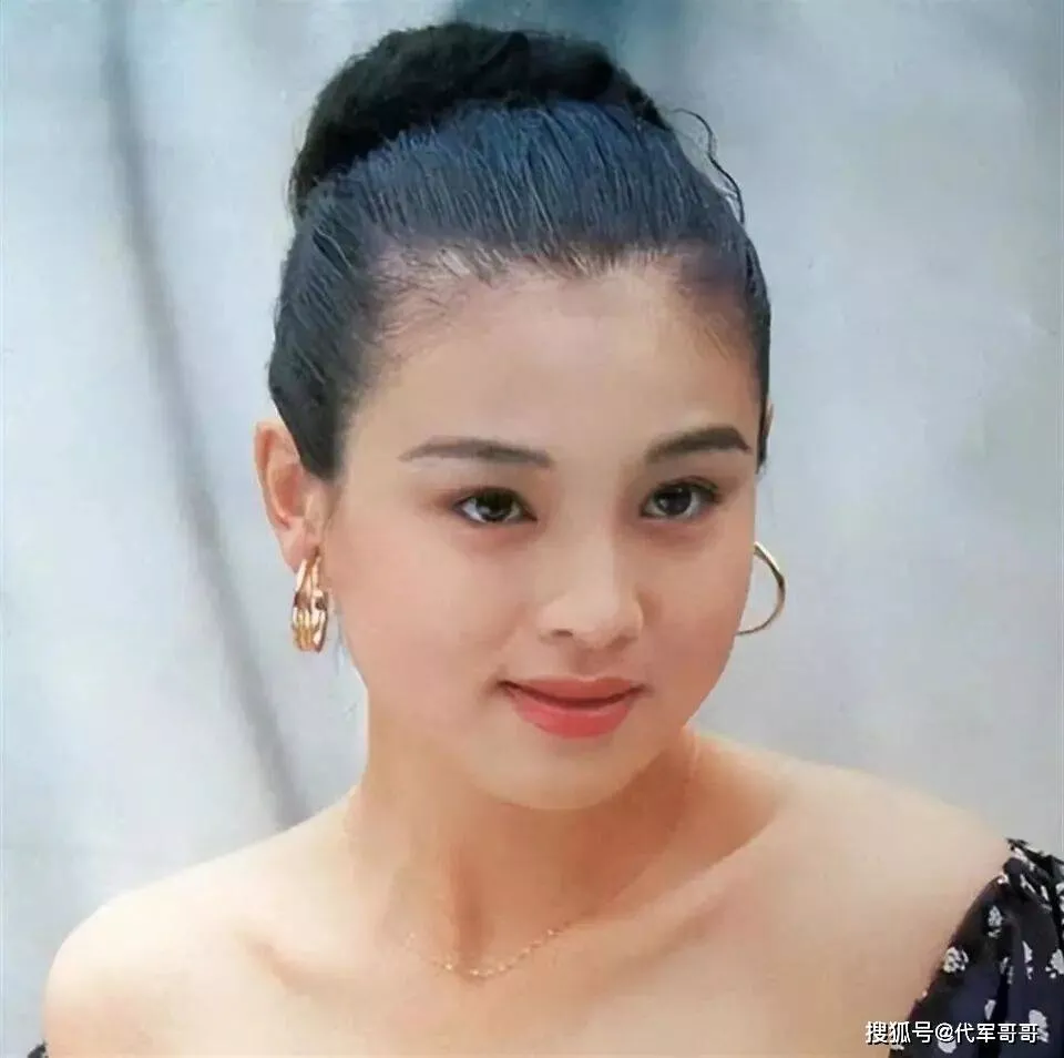 56岁赵明明近况曝光！如今与女儿相依为命