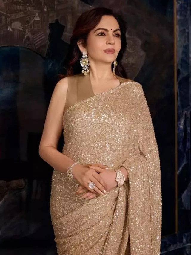 印度首富妻子重穿女儿香槟金纱丽，腕表价值4亿