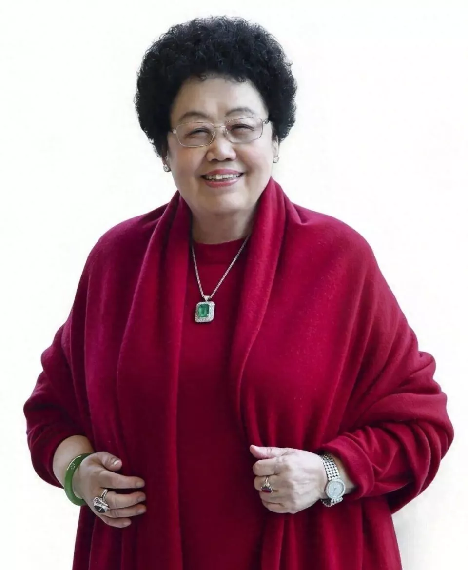 陈丽华走了，伴随在她身上的3个疑问，也该解开了