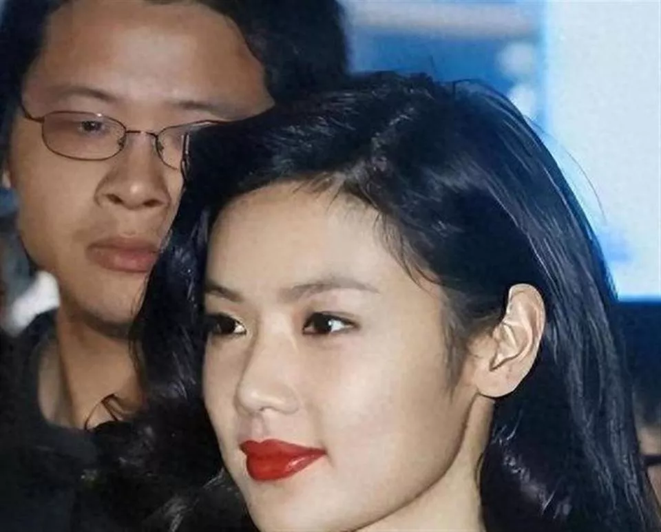 宁可嫁有钱老头,也不与黎明白头到老,46岁的她后悔吗?