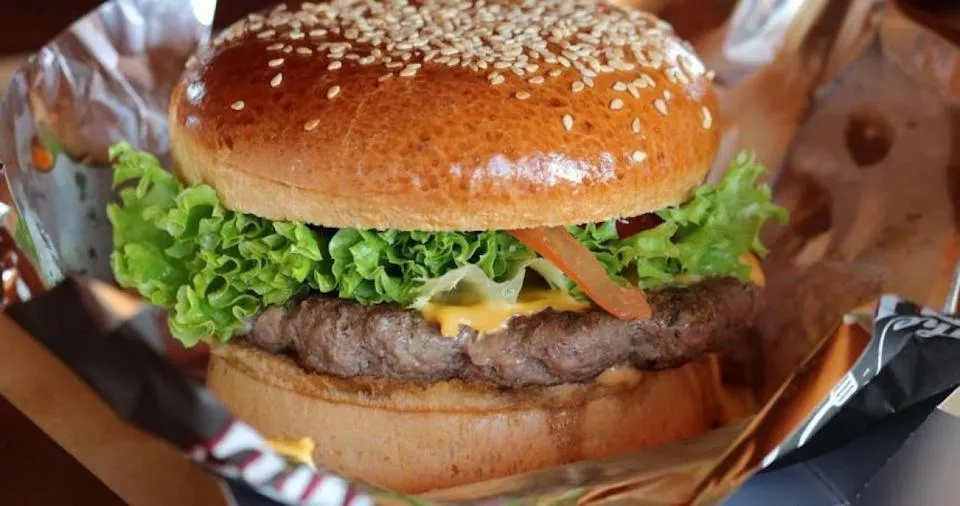 8人24小时狂跑80公里 “边跑边吃”横扫176家店破吉尼斯