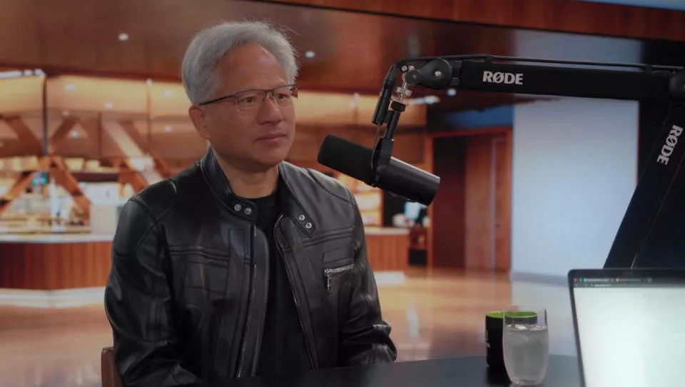 黄仁勋:芯片又不是浓缩铀,卖给中国怎么了?