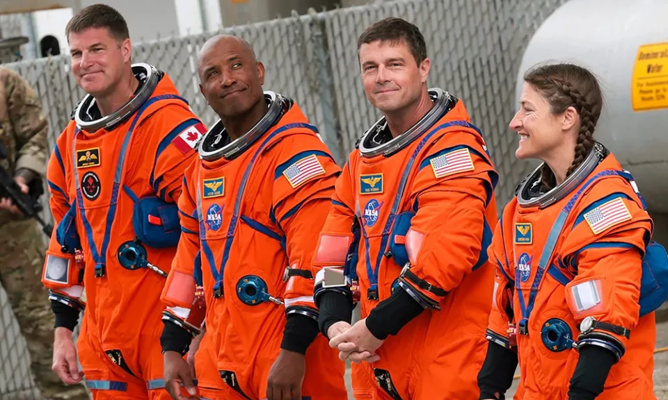 绕月飞行的宇航员返回地球后,薪酬曝光