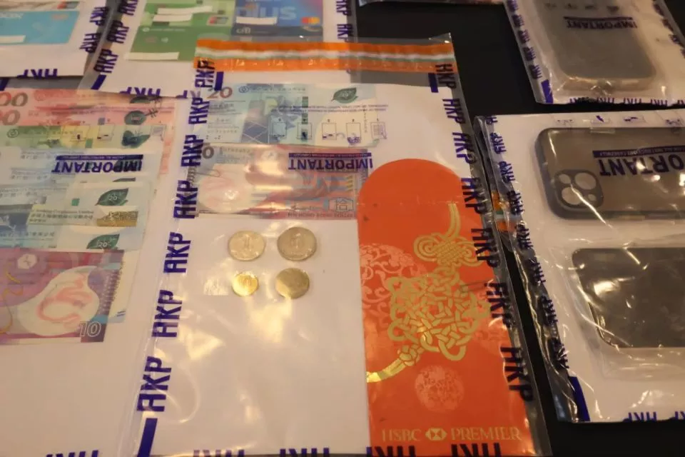 香港男学生成黑社会成员，收红包逼同学入会