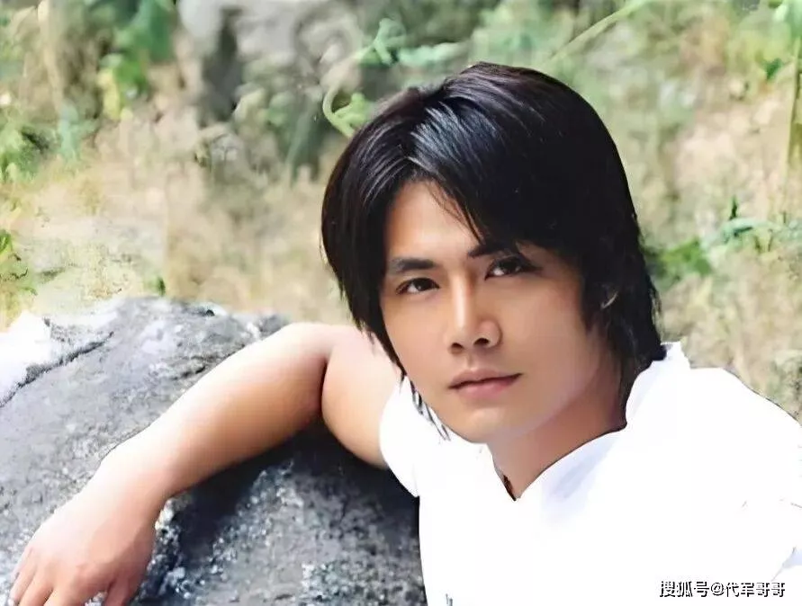 58岁邵兵近况曝光！龙凤胎儿女没遗传父亲颜值