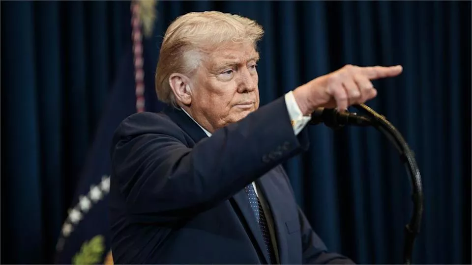 川普宣布海峡“完全开放” 国际油价应声大跌逾10%