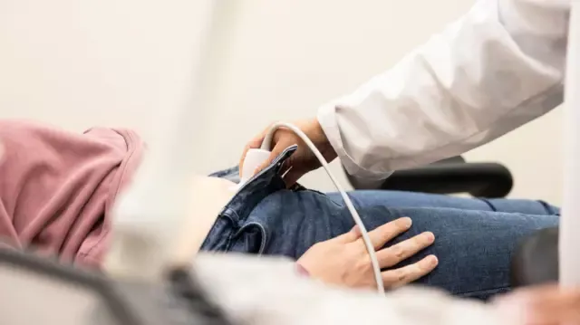 “我的妇产科医生是性罪犯” “狼医”如何继续行医？