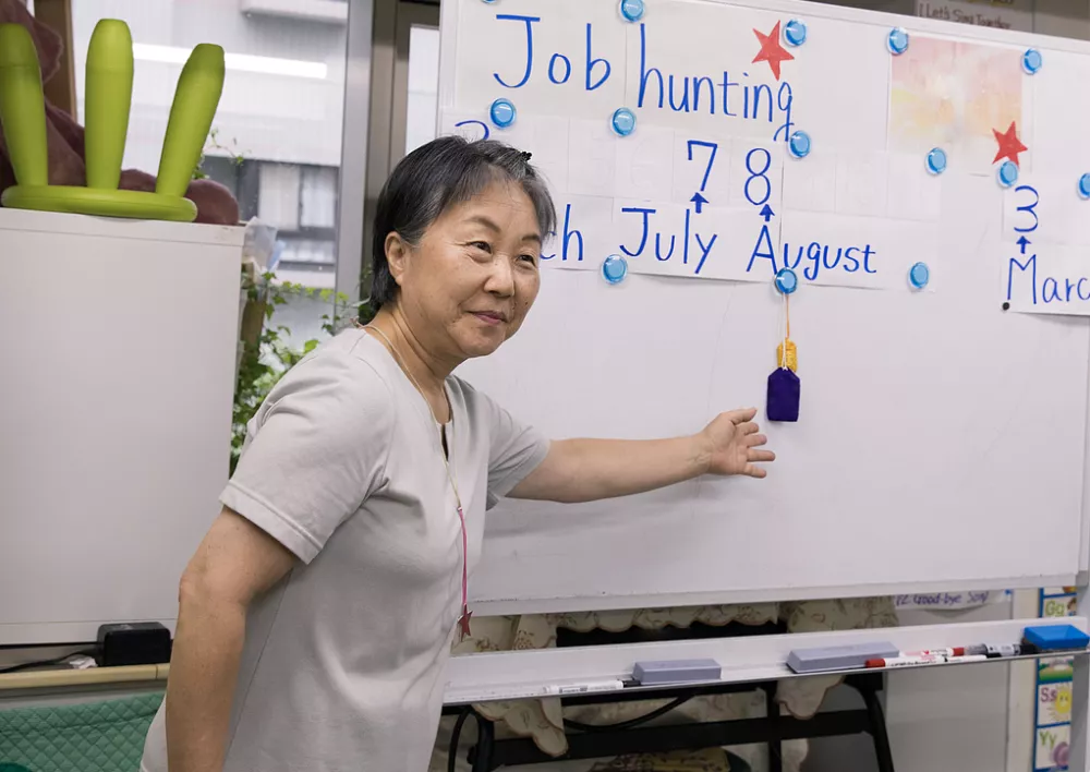 多地支持老年人再就业，会抢年轻人饭碗吗？