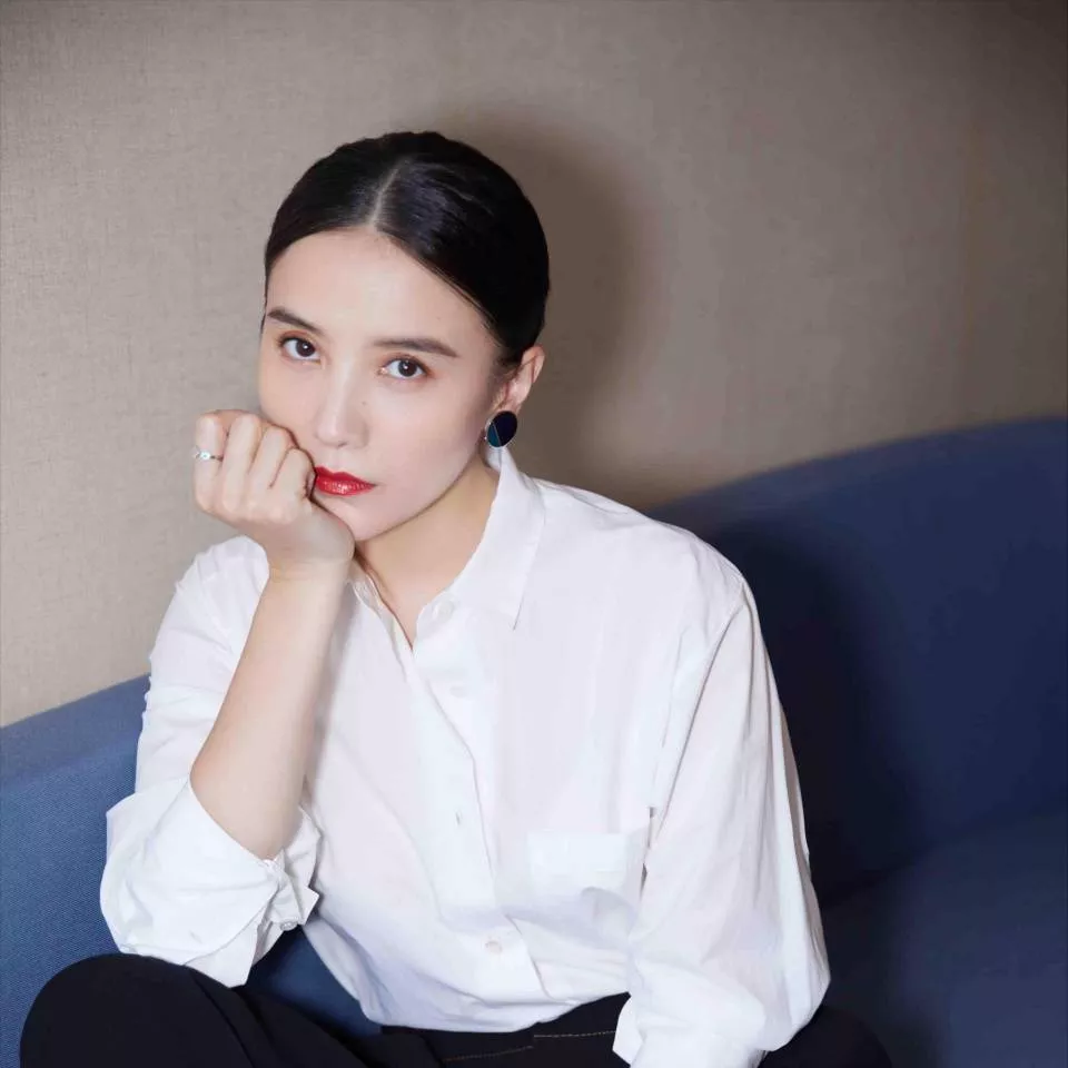 知三当三、和五婚名导同居，宋佳私生活谣言太离谱