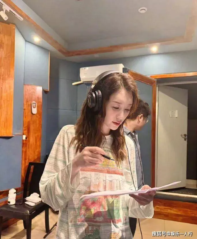 李小冉被曝退出浪姐，仅用7个字回应传闻