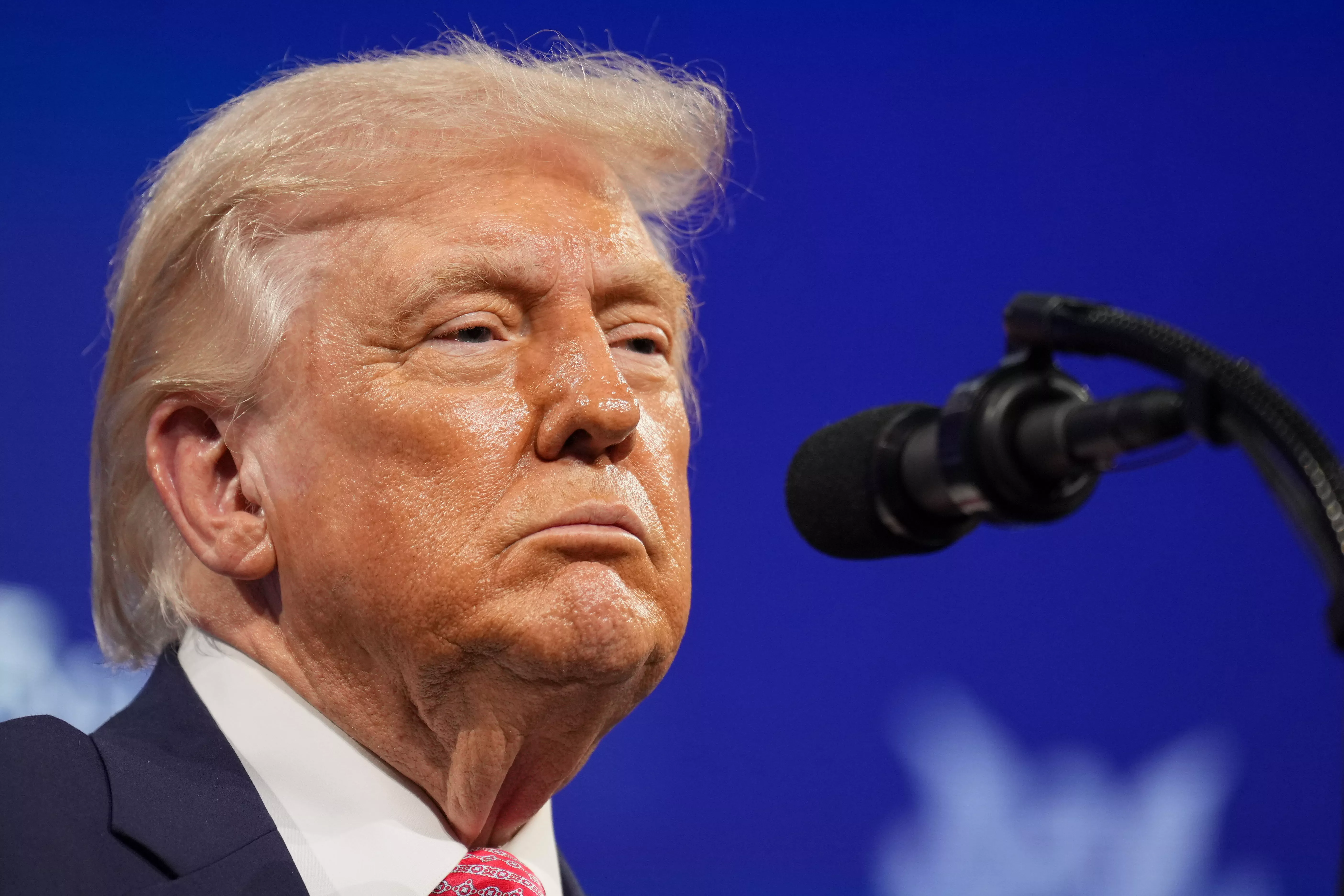 川普强硬对伊朗"其实私下超焦虑"!吼官员数小时