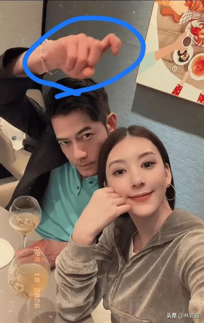 郭富城晒出结婚九周年合影，一家五口过得很踏实