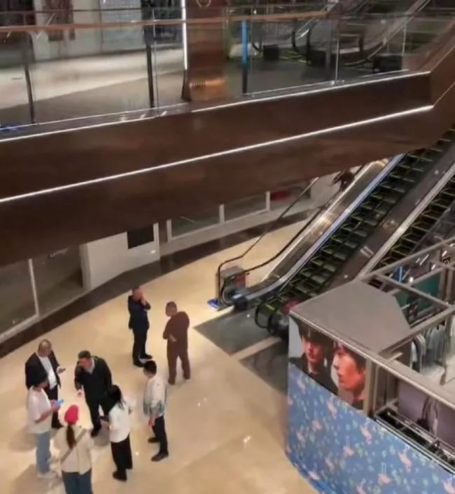 女子从万达广场4楼坠亡 疑似死者身份流出