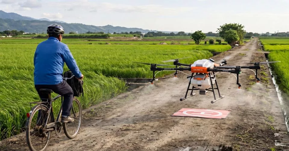 无人机降落秒变“血滴子”！路人遭击头惨死