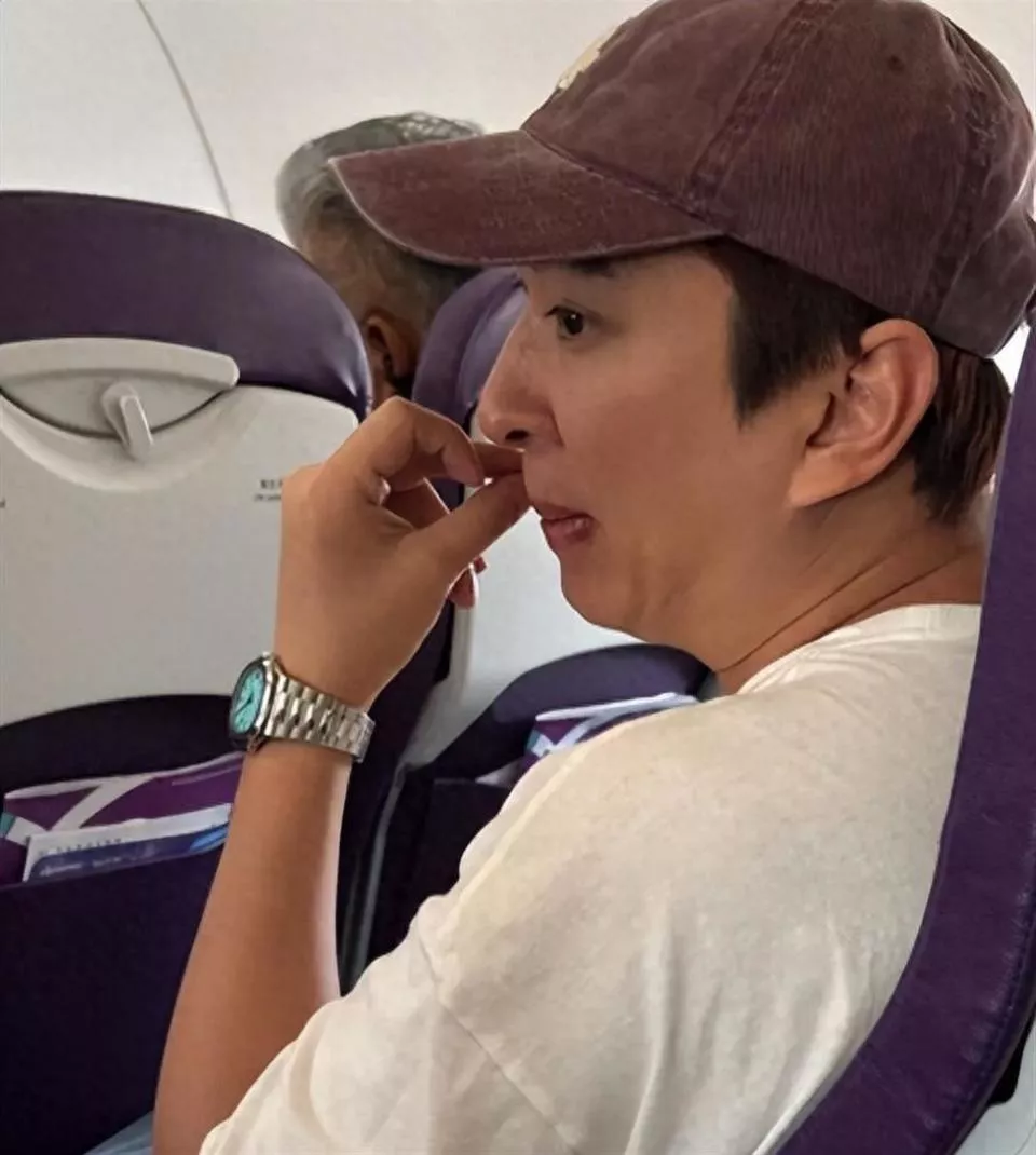 私生女风波没结束,黄一鸣再对王思聪出手,女友被曝大瓜