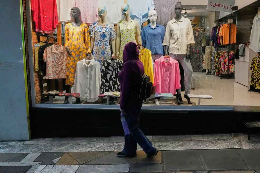 霍尔木兹“封锁持久战”撑得下去？伊朗有苦难言