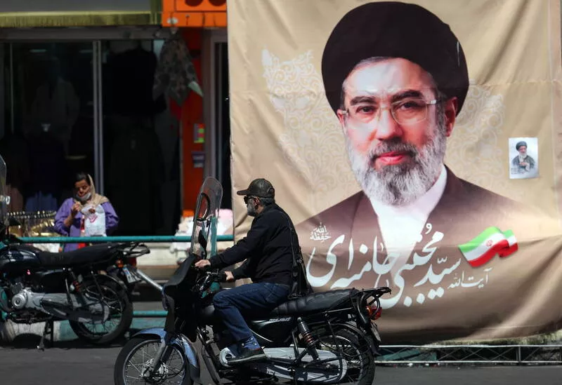 消失的伊朗最高领袖，变战时"最佳缓冲"