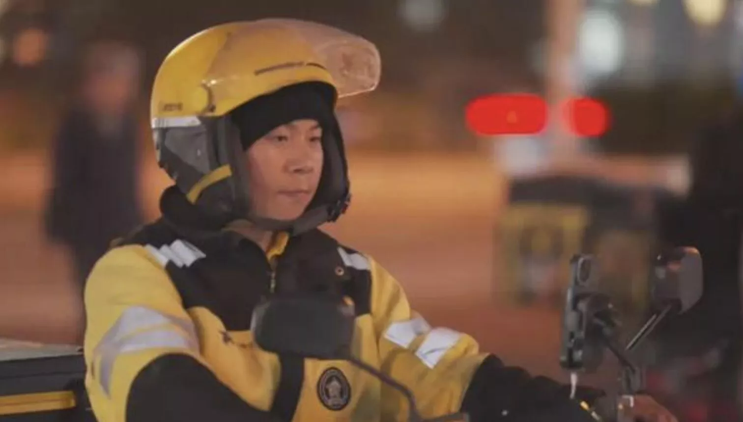 骑手拼命接单还百万债务 “要钱不要命”平台强制下线