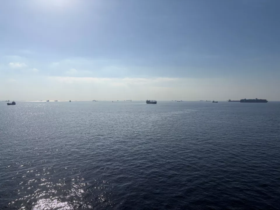 他们困在霍尔木兹，有人已精神崩溃