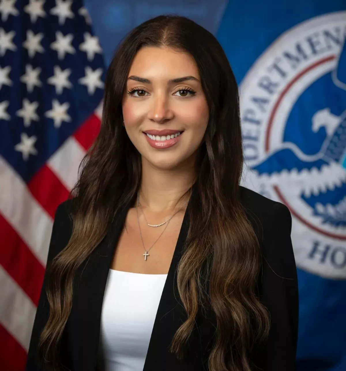 川普政府反恐高官在“糖爹”网站上曝光 传被包养遭停职