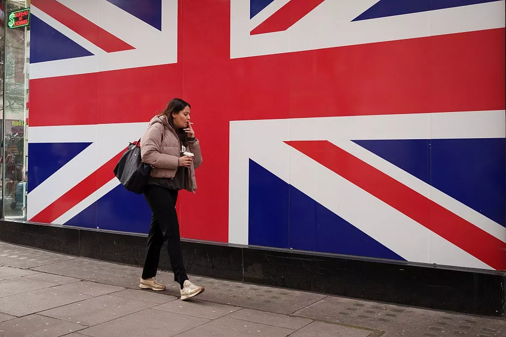 英国会通过法案：2009年起出生者终身禁买烟