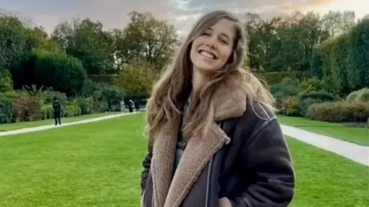 13岁少年扔雕像砸死路过女游客 父母面临过失杀人指控