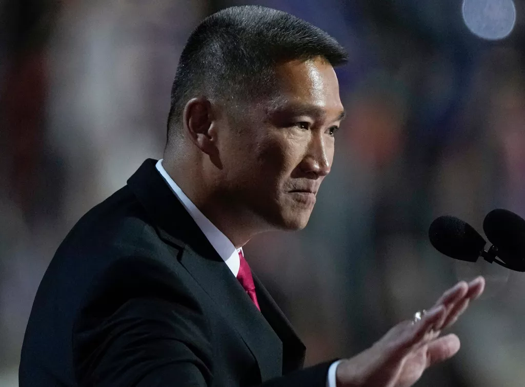 海军代部长“高雄”充满争议 掌握川普一大关键筹码上位