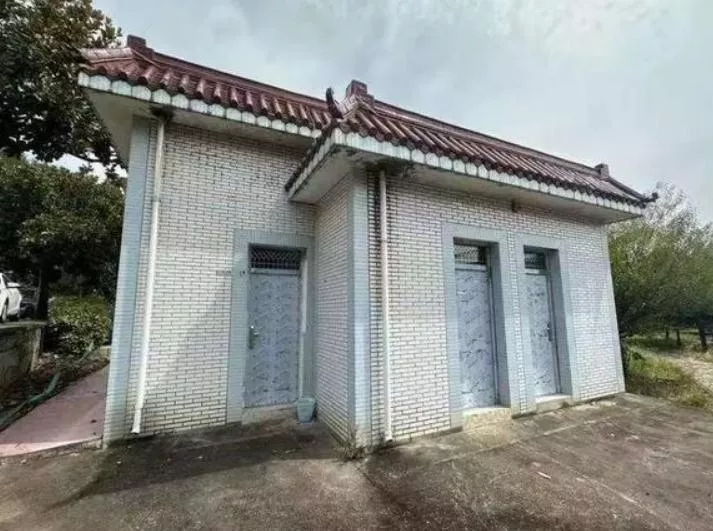 男子花200多万买下蒋介石故居旁“万呎豪宅”养老 竟是公厕