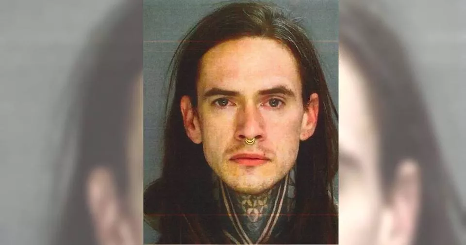 震惊：男子家中藏超百具人体遗骸 遭控近500罪名