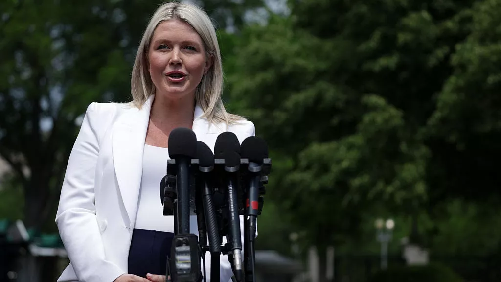 白宫发言人请产假 传内阁轮流代职 包括川普和万斯