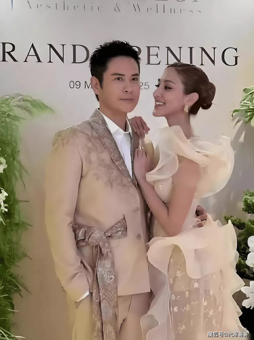 55岁郑嘉颖近况曝光！娶小19岁陈凯琳生3子