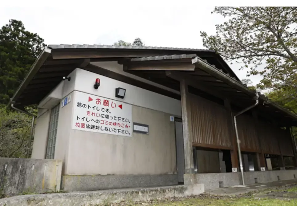 ·警方怀疑，优季曾将遗体藏匿在此公共厕所内。（日本共同社）