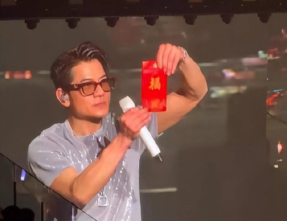 61岁郭富城因为没儿子，在方媛老家被当面羞辱