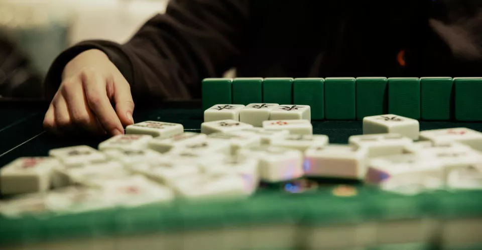 男子打麻将倒地昏迷后死亡，家属起诉棋牌室