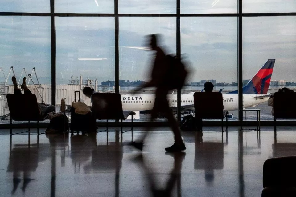 终于要去度假，航班却大批取消