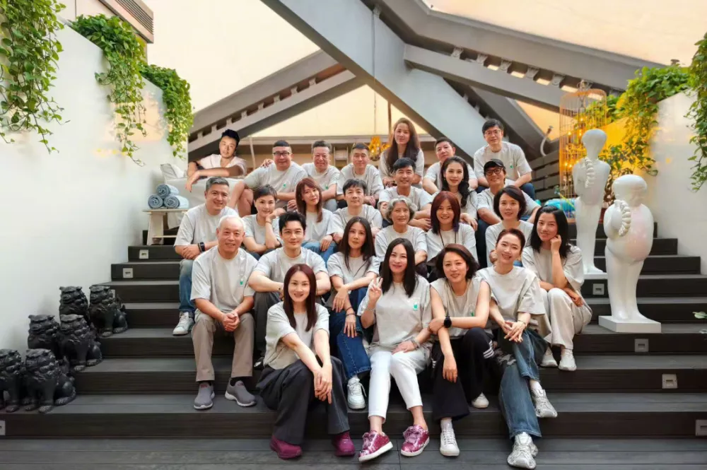 北电96班30年聚首!陈坤黄晓明同框,赵薇祖峰现身