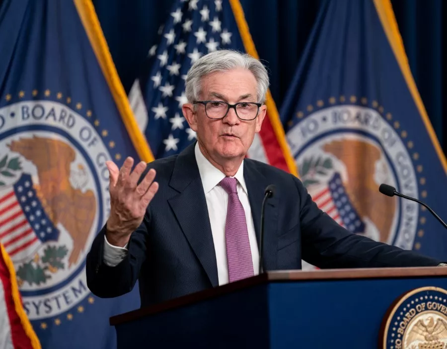 最后交锋：特朗普讽刺鲍威尔"找不到工作"