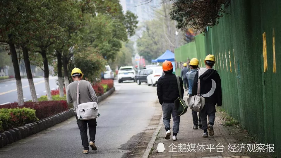 “月薪最高”的建筑业，四年流失超1400万农民工