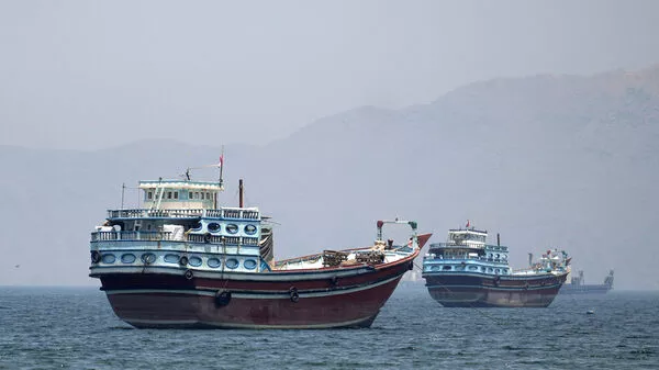 伊油轮"避美军监视"闯印尼,荷莫兹2万船员恐断粮