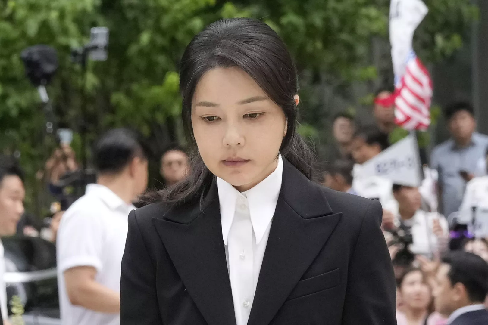 判前第一夫人金建希关4年,韩法官今"法院坠楼亡"