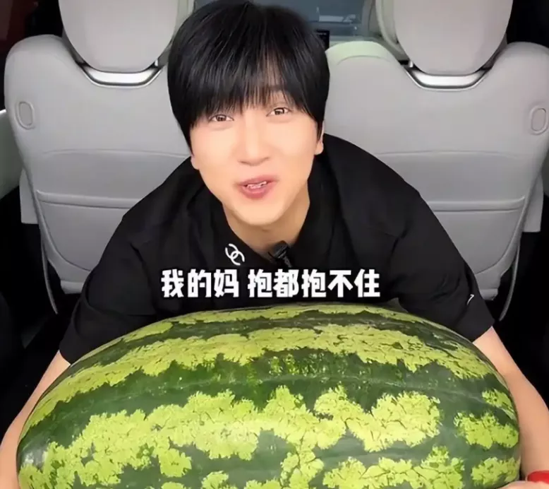 白冰被封杀后，早期炫耀豪宅的视频被扒出