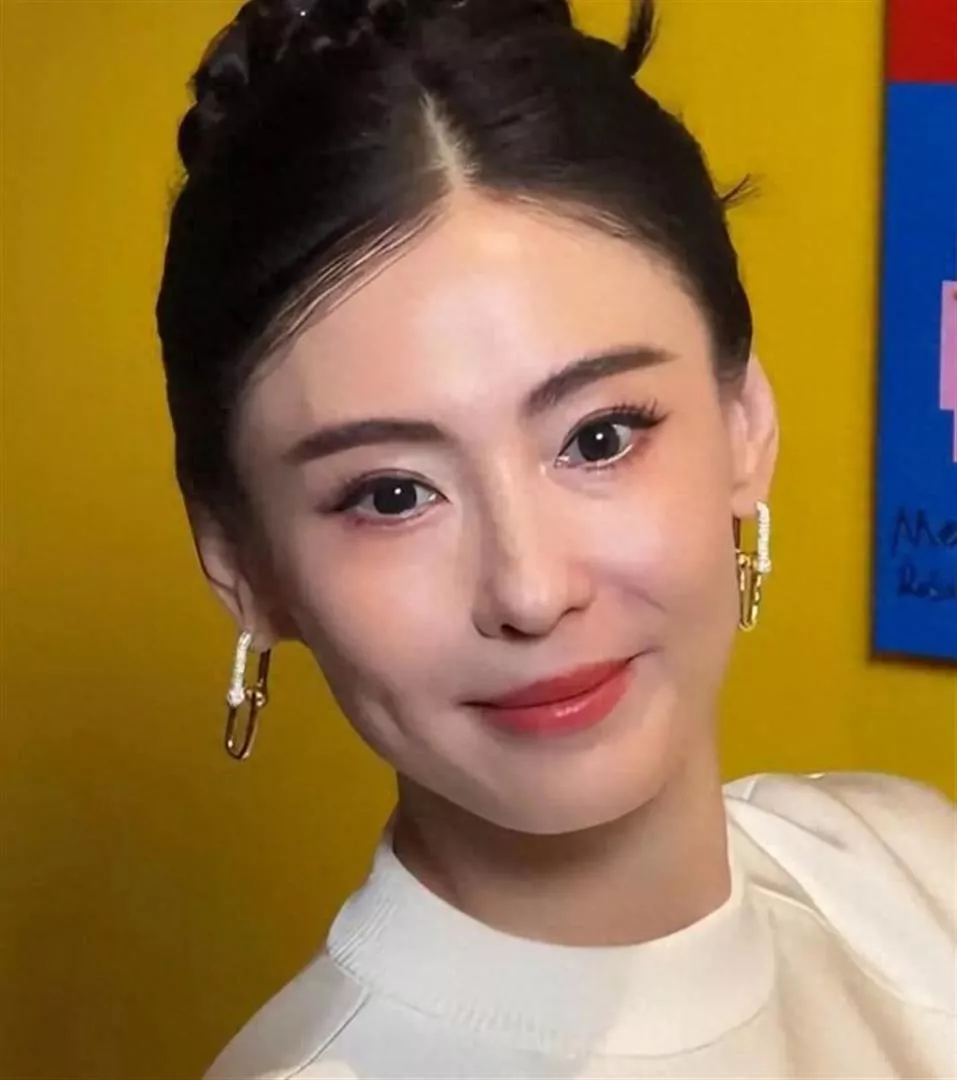 被谢贤前女友曝三胎生父后，张柏芝专心陪伴三子